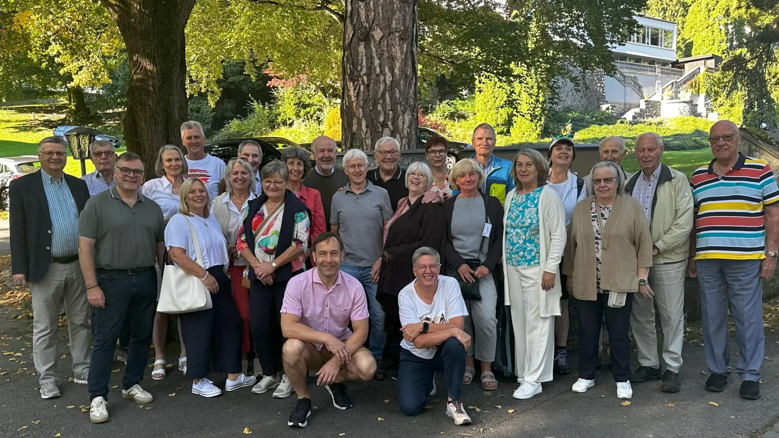 Gruppenbild der Rotarier aus Amberg und Bad Ragaz mit dem Präsidenten Franz Kummert (knieend links) (Bild: Tobias Riedl)