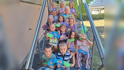 Stolz präsentierten die Kinder ihre Werke. (Bild: Anita Ries)