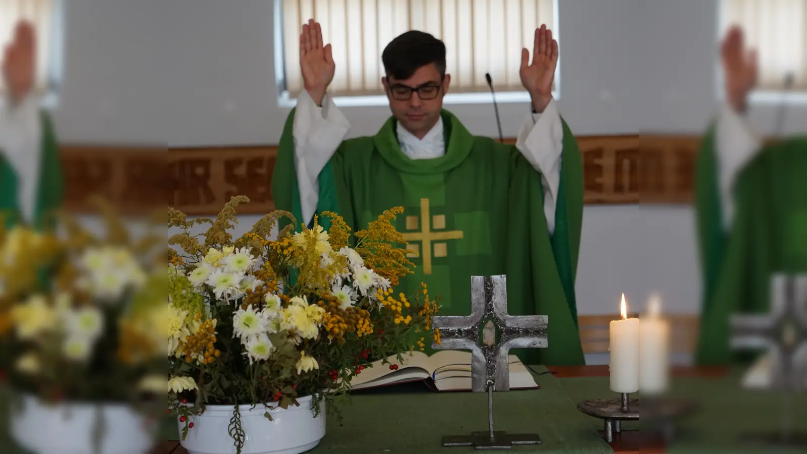 Pfarrer Florian Lehnert leitete den alt-katholischen Gottesdienst  (Bild: Roman Landgraf)