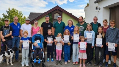 Die Teilnehmer der GSG-Stadtrallye freuten sich nach zweieinhalb Stunden Arbeit über ihre Urkunden. (Bild: Urs Mende)