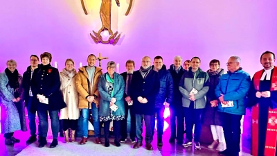 Der alte und neue Kirchenvorstand der Kirchengemeinden Hirschau und Ammersricht mit Pfarrer Stefan Fischer (rechts). (Bild: Jürgen Mittag)