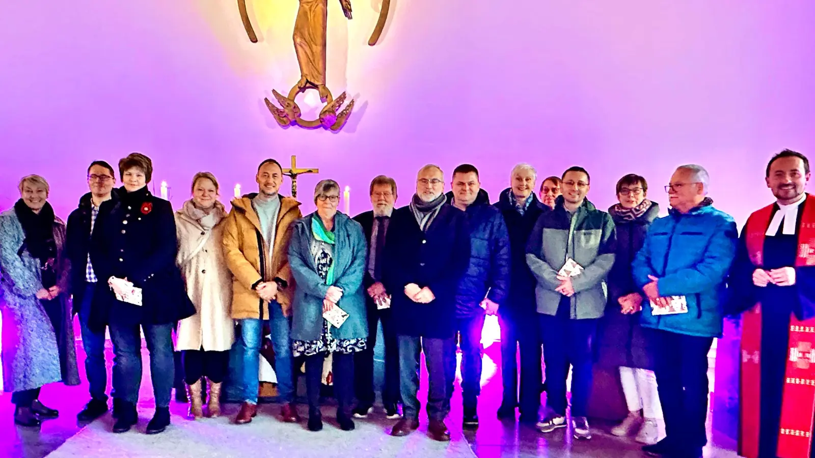 Der alte und neue Kirchenvorstand der Kirchengemeinden Hirschau und Ammersricht mit Pfarrer Stefan Fischer (rechts). (Bild: Jürgen Mittag)