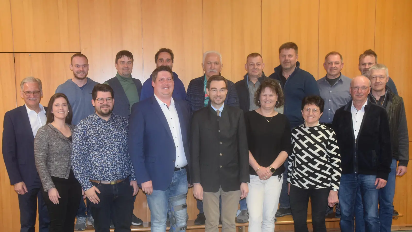 Neuer Vorsitzender der CSU Irchenrieth ist Michael Hammer (vorne dritter von links). (Bild: Ernst Frischholz)