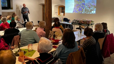 Vortrag beim OGV über Zimmerpflanzen im Malzhaus (Bild: Dieter Lehmeyer)