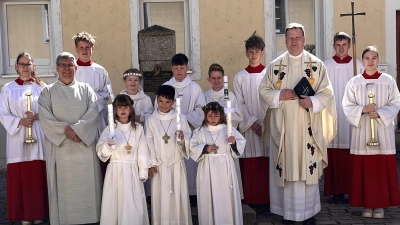 Sechs Erstkommunionkinder traten in der Pfarrkirche Waldeck zum ersten Mal an den Tisch des Herrn (Bild: Claudia Hösl)