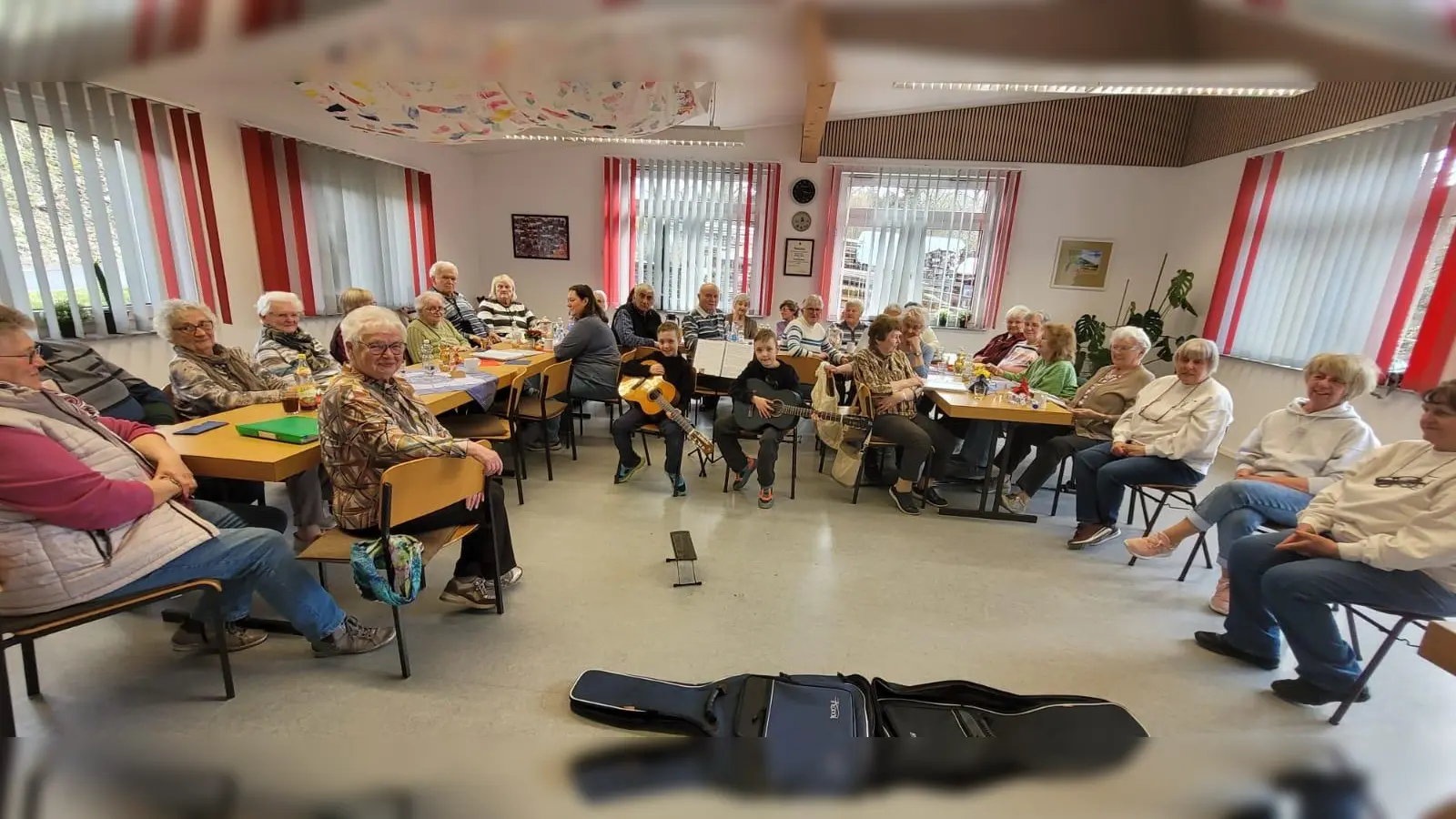 Beim Osterfest im Kaffee Zeitlos in Neustadt am Kulm verbrachten die Besucherinnen und Besucher einen gemütlichen Nachmittag. (Bild: Anni Priebe)