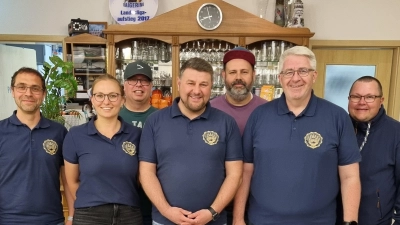 Die Vorstandschaft D´Racheringer Panduren (von links): Jürgen Baldauf, Ramona Nübler, Stefan Kammermeier, Daniel Müller, Patrick Paulus, Thomas Graml und Stefan Gilch. Robert Weigl und Anna Schäffer fehlen auf dem Bild. (Bild: Oliver Zweck)