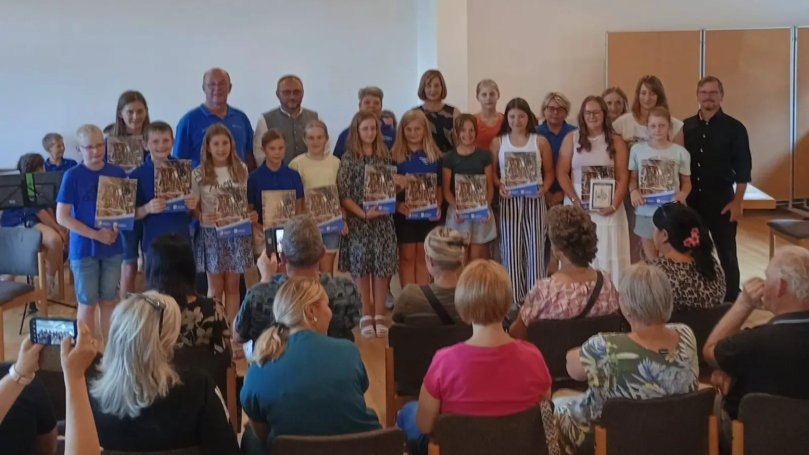 Absolventinnen und Absolventen der Juniorabzeichen und Leistungsabzeichen D1 und D2. (Bild: Carola Ringholz)