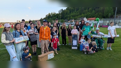 Siegerehrung Bike and Run und Entenrennen am Riedener Sportplatz (Bild: Peter Gattaut)