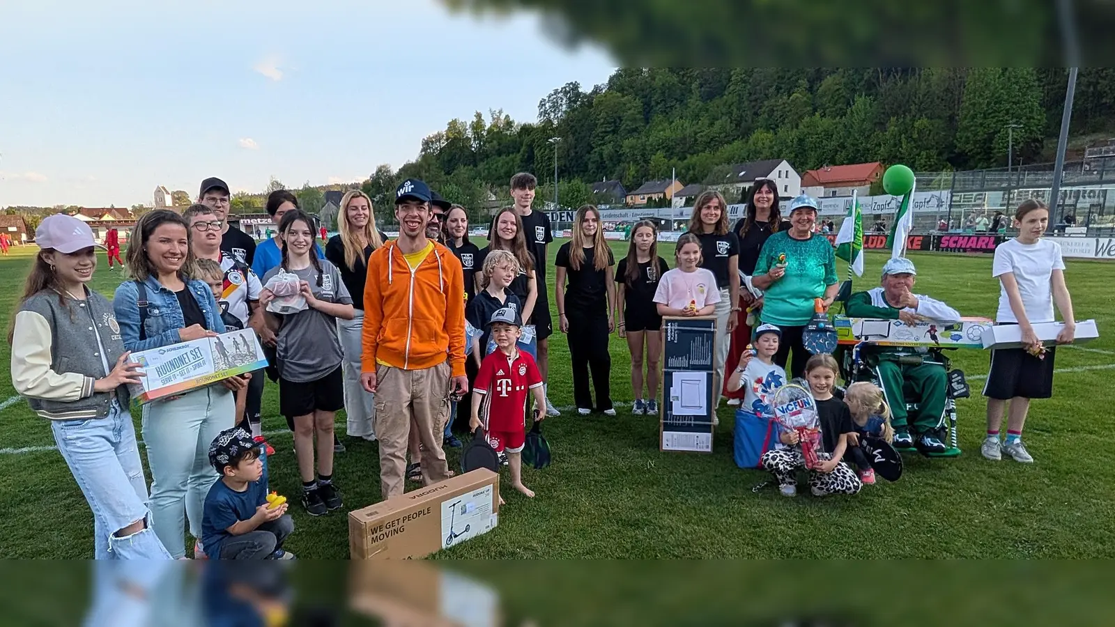 Siegerehrung Bike and Run und Entenrennen am Riedener Sportplatz (Bild: Peter Gattaut)
