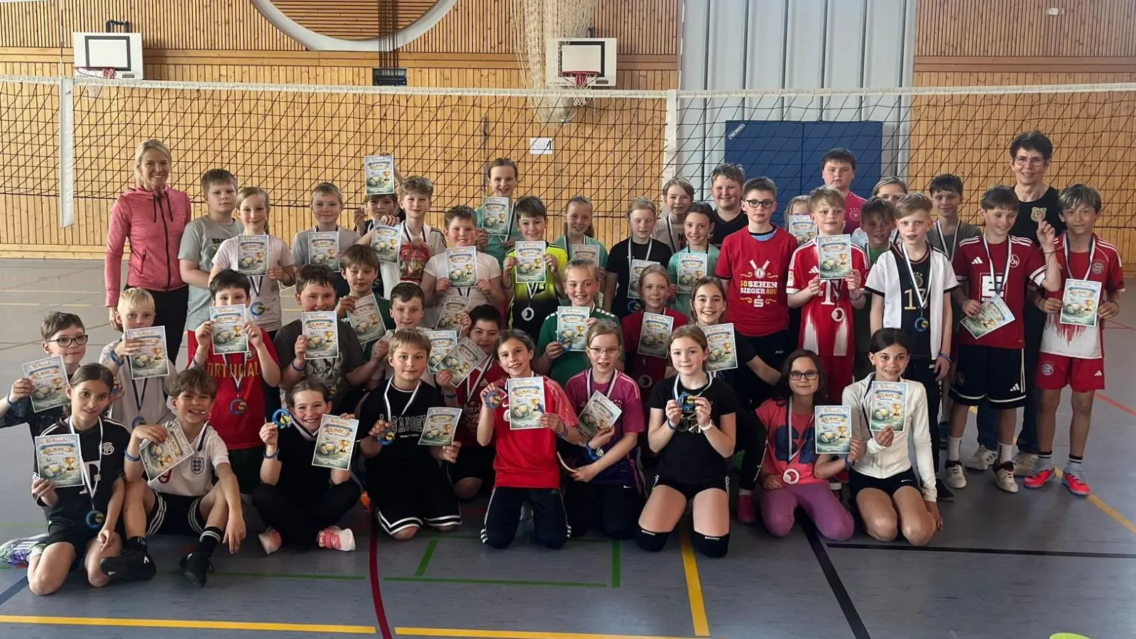 Teilnehmer mit Susanne Gebhard und Elisabeth Lederer (die beiden Organisatorinnen). (Bild: Elisabeth Lederer)