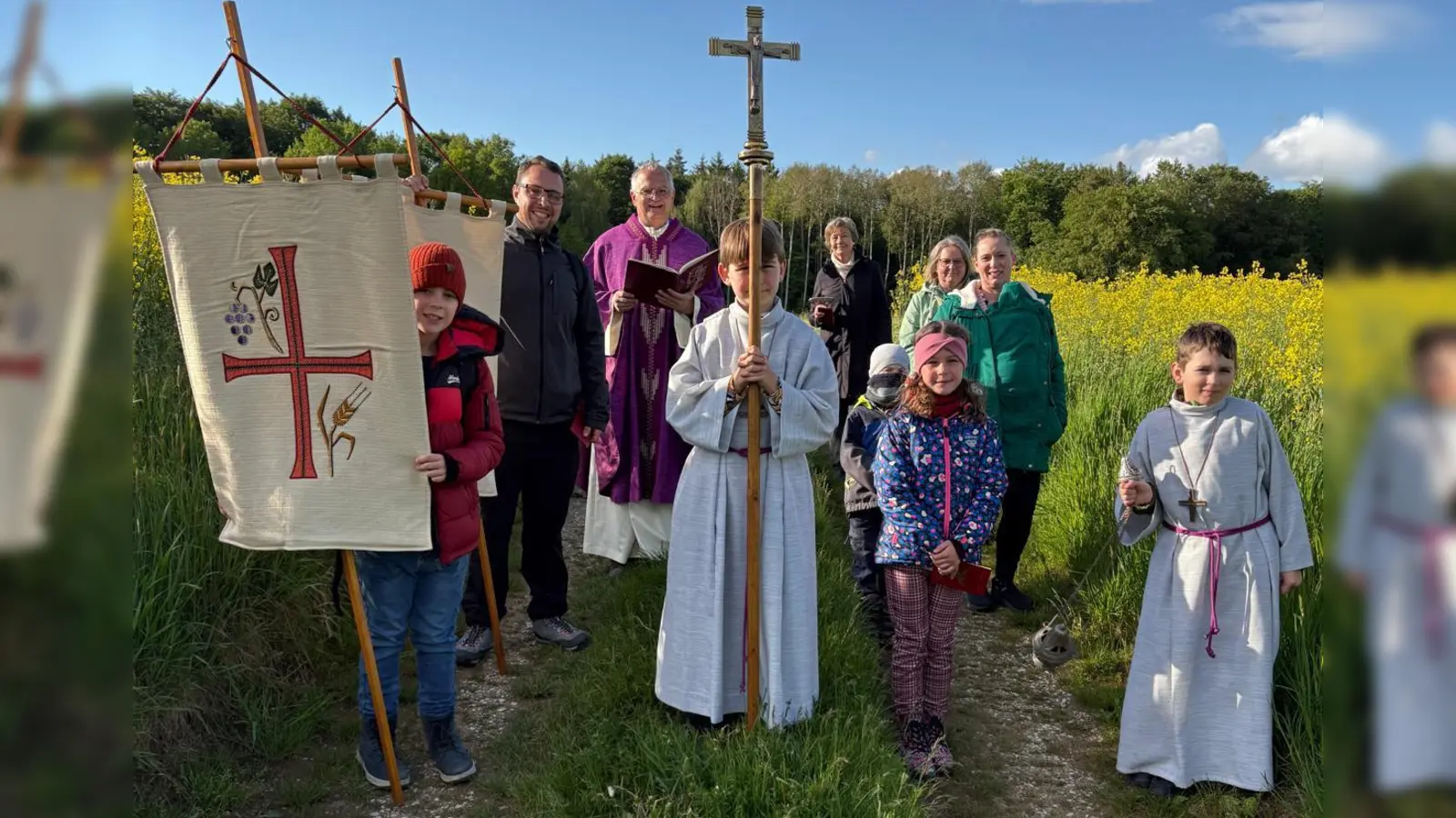 Bittgang mit Pfarrer Klein auf dem Weg nach Ermhof. (Bild: Brigitte Grimm)