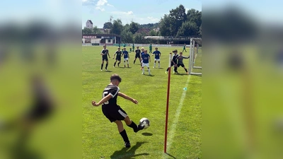 In Rieden wartet auf die Zuschauer ein Fußball-Spektakel (Bild: Peter Gattaut)