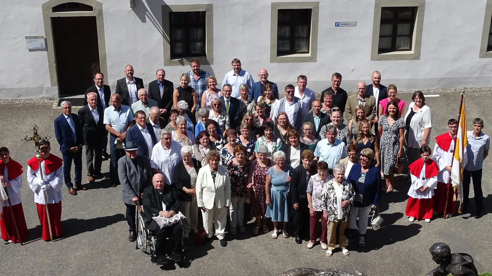 60 Teilnehmer erinnerten sich in Michelfeld an ihre Erstkommunion, die zwischen 25 und 75 Jahre zurückliegt. (Bild: Markus Müller)