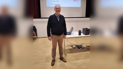 Alexander Dewes präsentierte einen Strauß an musikalischen Erinnerungen. (Bild: Sepp Ferstl)