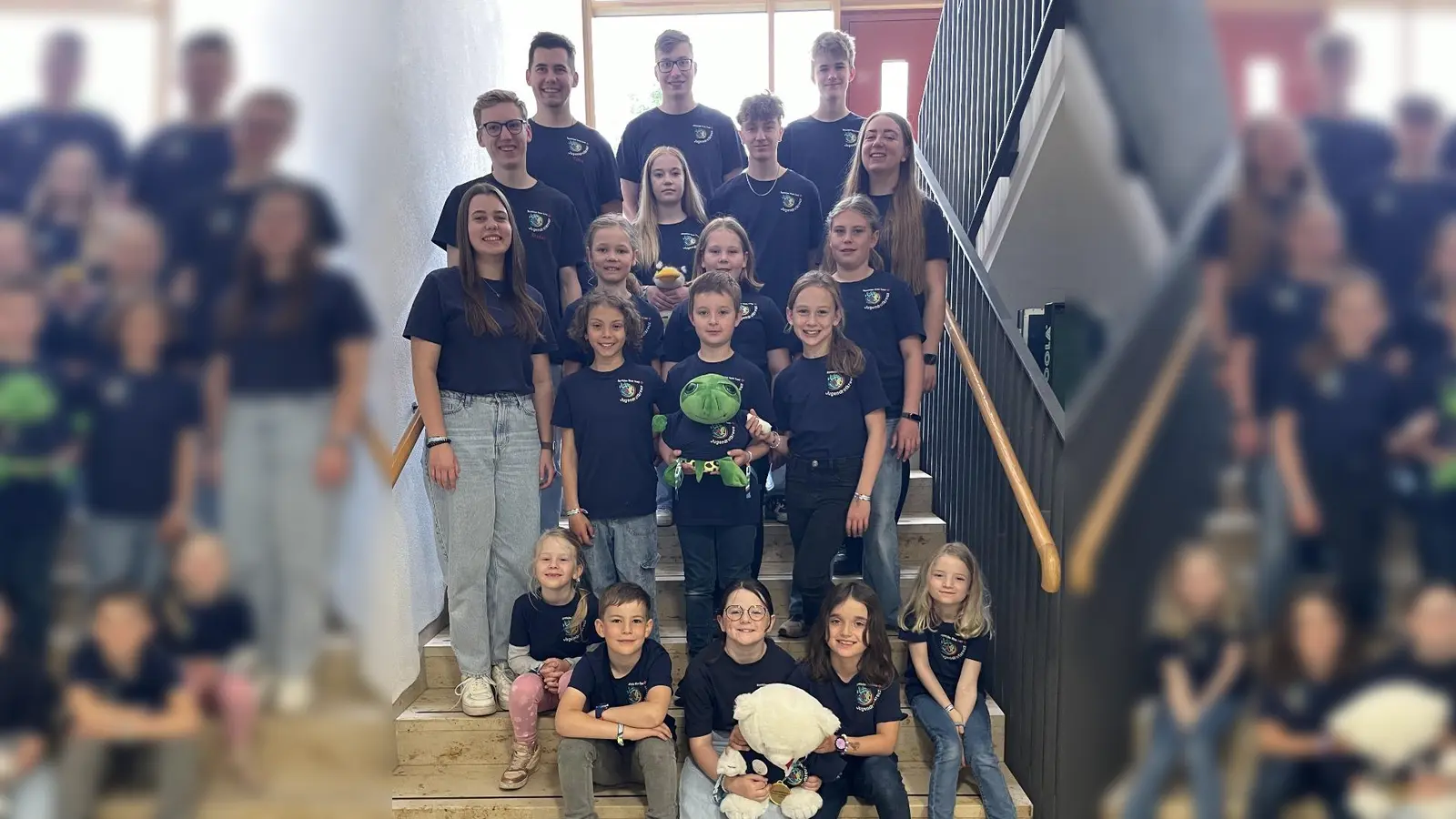 Die Kinder und Jugendlichen des Jugendrotkreuz Auerbach mit ihren Betreuern (Bild: Lara Kirzdörfer)