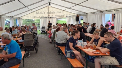 Das Festzelt war stetig gut besucht. (Bild: Sandra Schmidt)