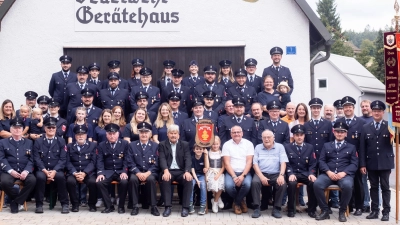 Gruppenbild der FFW Trevesen (Bild: Franziska Schiener Fotografie)