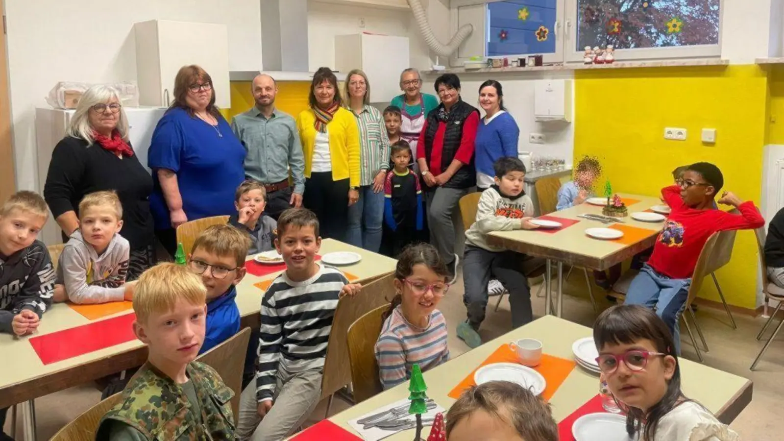 Das gemeinsame Schulfrühstück in der Mensa der Grundschule. (Bild: Jakob Seifert)