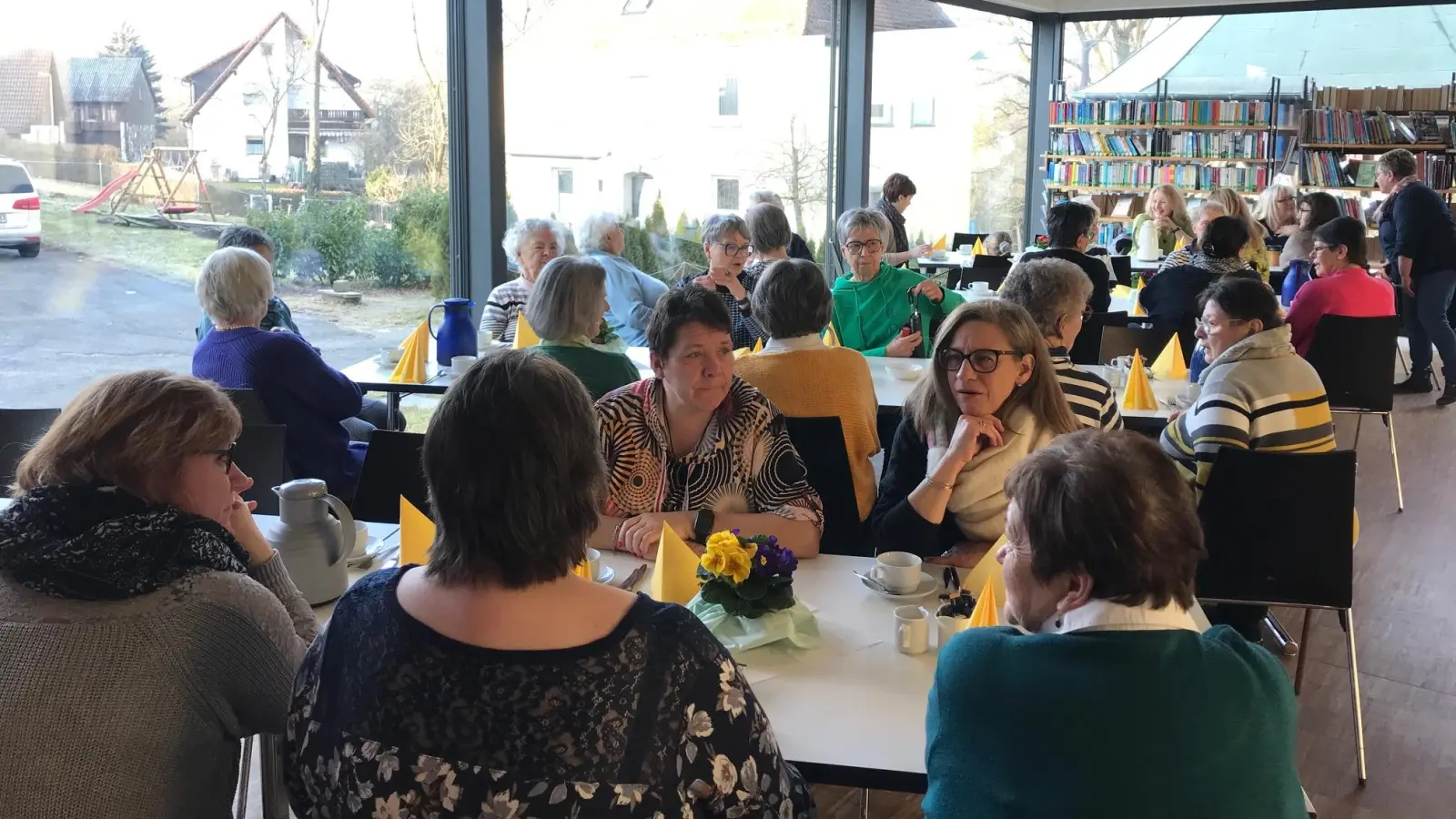 Die Kohlberger Frauen genossen ein liebevoll vorbereitetes Frühstück in gemütlicher Runde. (Bild: Johanna Fischer)
