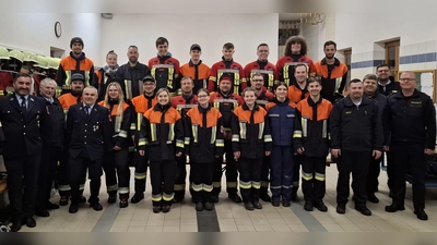 Abschluss Modulare Truppmannausbildung Basismodell (MTA) für 21 Feuerwehrdienstleistende aus drei Feuerwehren der Gemeinden Birgland und Illschwang. (Bild: Claudia Oberleiter)