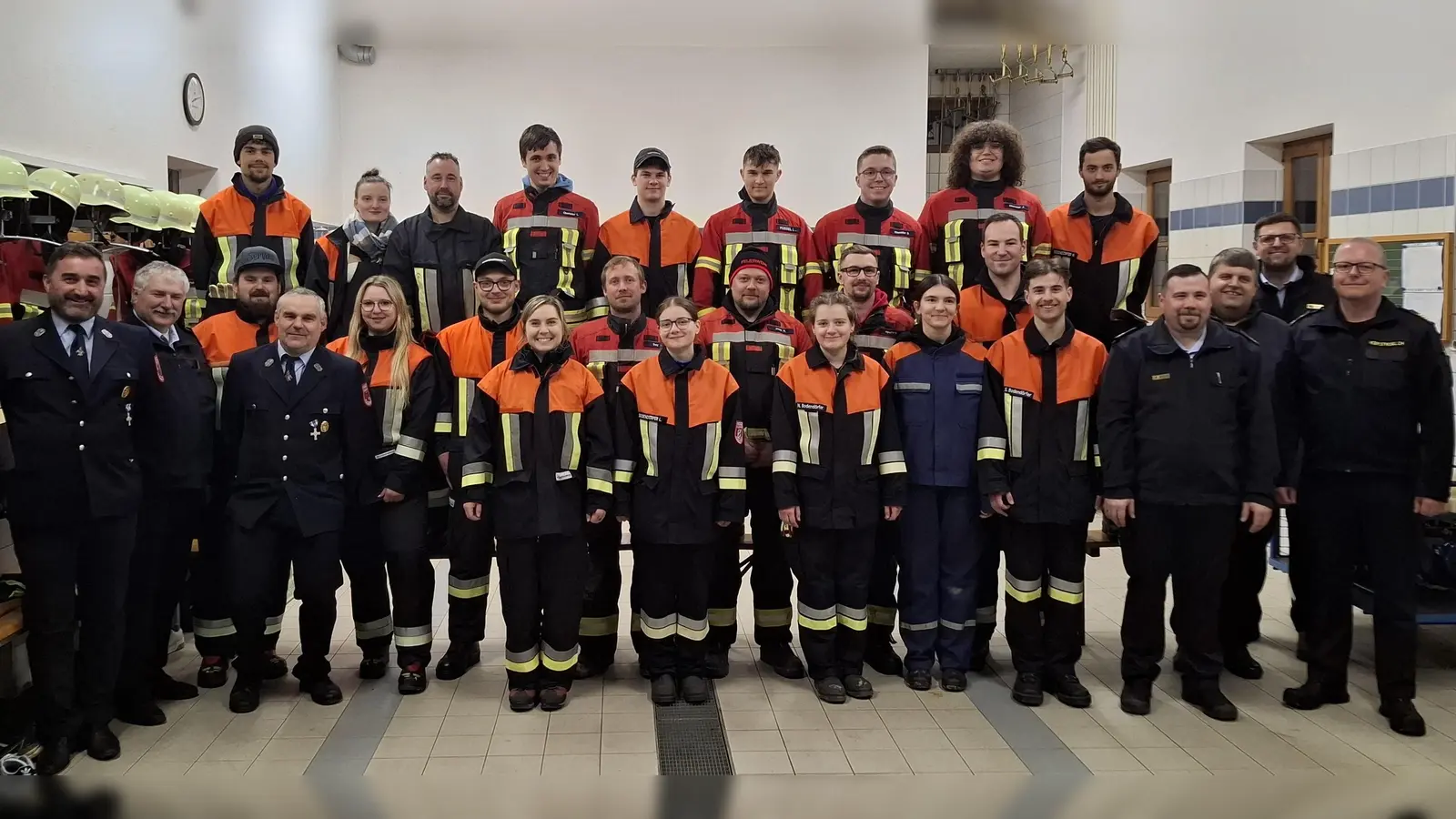 Abschluss Modulare Truppmannausbildung Basismodell (MTA) für 21 Feuerwehrdienstleistende aus drei Feuerwehren der Gemeinden Birgland und Illschwang. (Bild: Claudia Oberleiter)