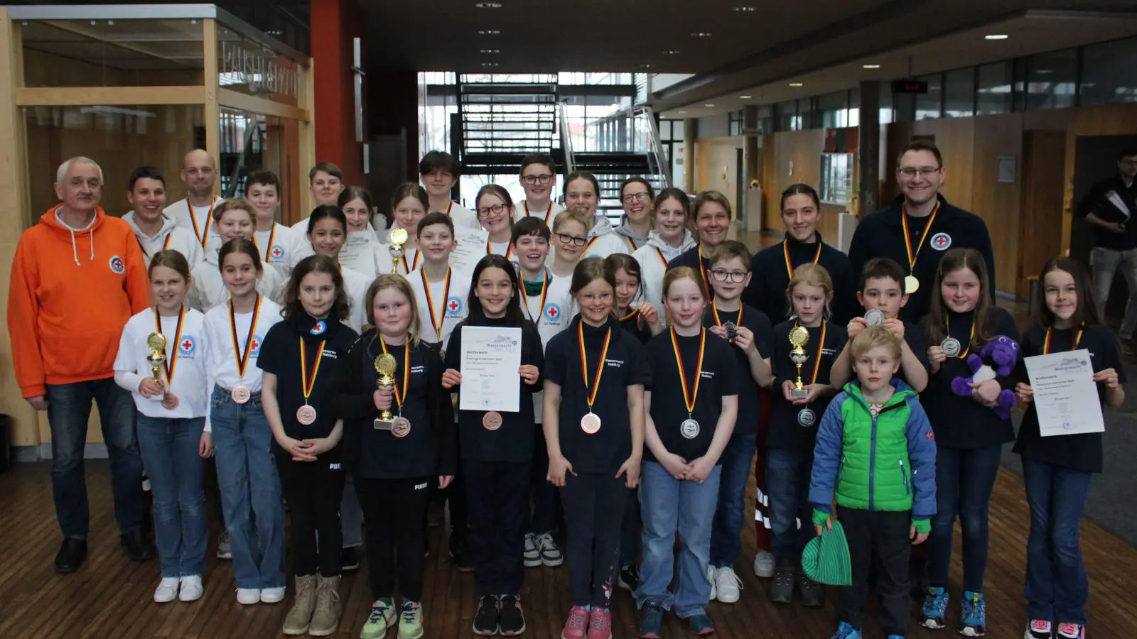 Gruppenbild der Nabburger Mannschaften (Bild: Doris Kraus-Boetcher)