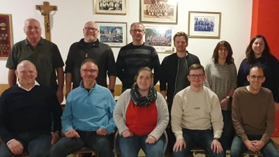 BU: Die neue und alte Vorstandschaft der Musikkapelle Dießfurt e.V. 1. Reihe v.l.: Werner Schreml, Werner Palecki, Sophia Weber, Jonas Schreml, Andreas Trescher. 2. Reihe v.l. Stefan Dietl , Christian Stahl, Wolfgang Helgert, Andreas Kick, Birgit Kraus, Birgit Plößner.  (Bild: Birgit Plößner)