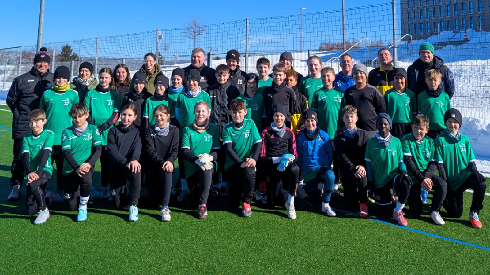 30 Spielerinnen und Spieler inkl. Trainer- und Betreuer gastierten im topmodernen BLSV Sportcamp in Bischofsgrün (Bild: Johannes Rumpler)