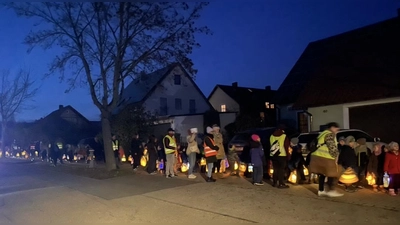 Laternenumzug der „Arche Noah”  (Bild: Renate Breier)