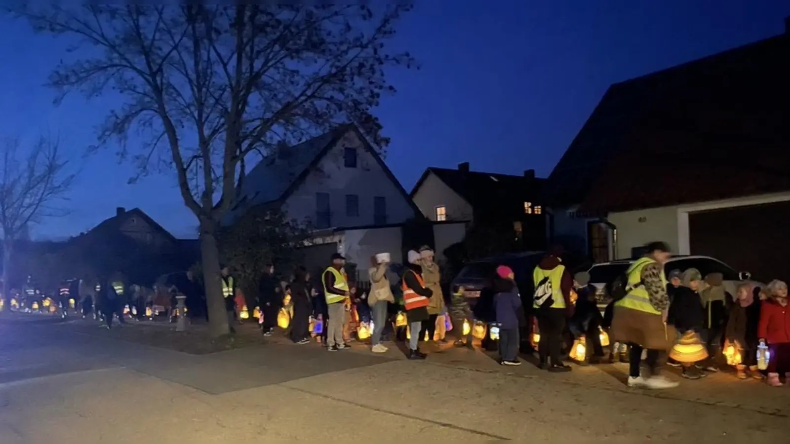 Laternenumzug der „Arche Noah”  (Bild: Renate Breier)