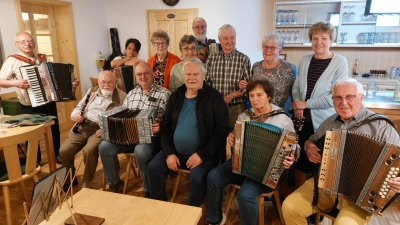 Die anwesenden Sänger und Musikanten beim Treffen im April. (Bild: Egon Böhm)