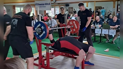 KSC 2 Amberg räumt bei den Bayerischen Bankdrück-Meisterschaften ab (Bild: Michael Schmatloch)
