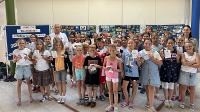 Stolz präsentierten die Kinder ihre erworbenen Abzeichen. (Bild: Katrin Edenharter)