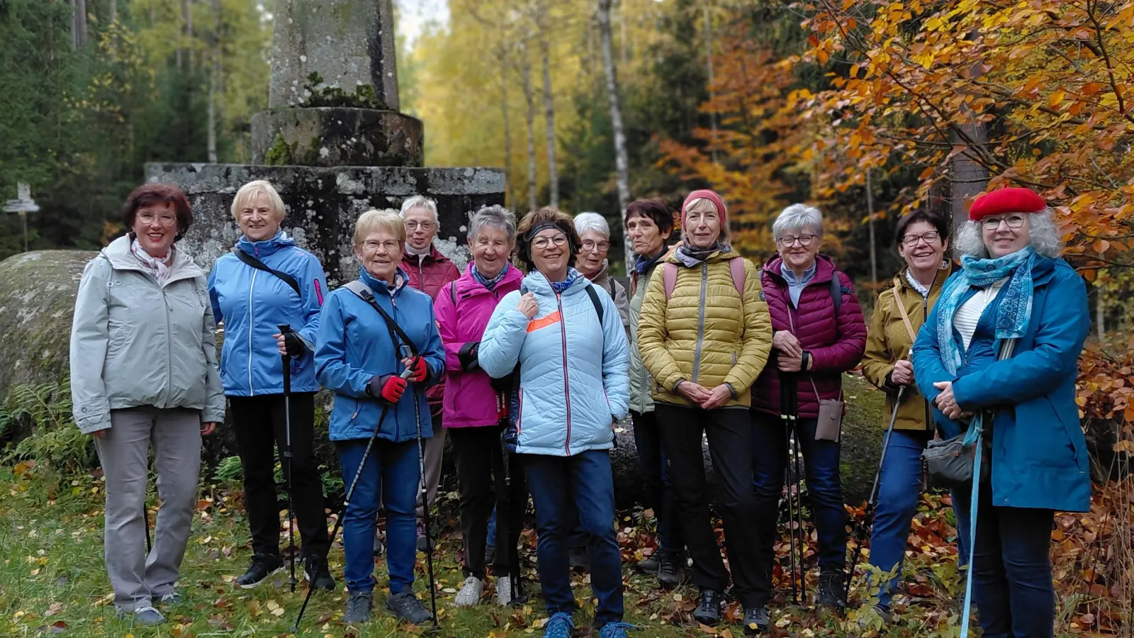 Die Teilnehmerinnen der Herbstwanderung  (Bild: Luitgard Müller)