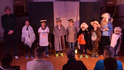 Fleißig studierte der Theaternachwuchs der Freilichtbühne am Buchberg das Winterstück „Im Stall bei Ochs und Esel“ ein. (Bild: Markus Nagler)
