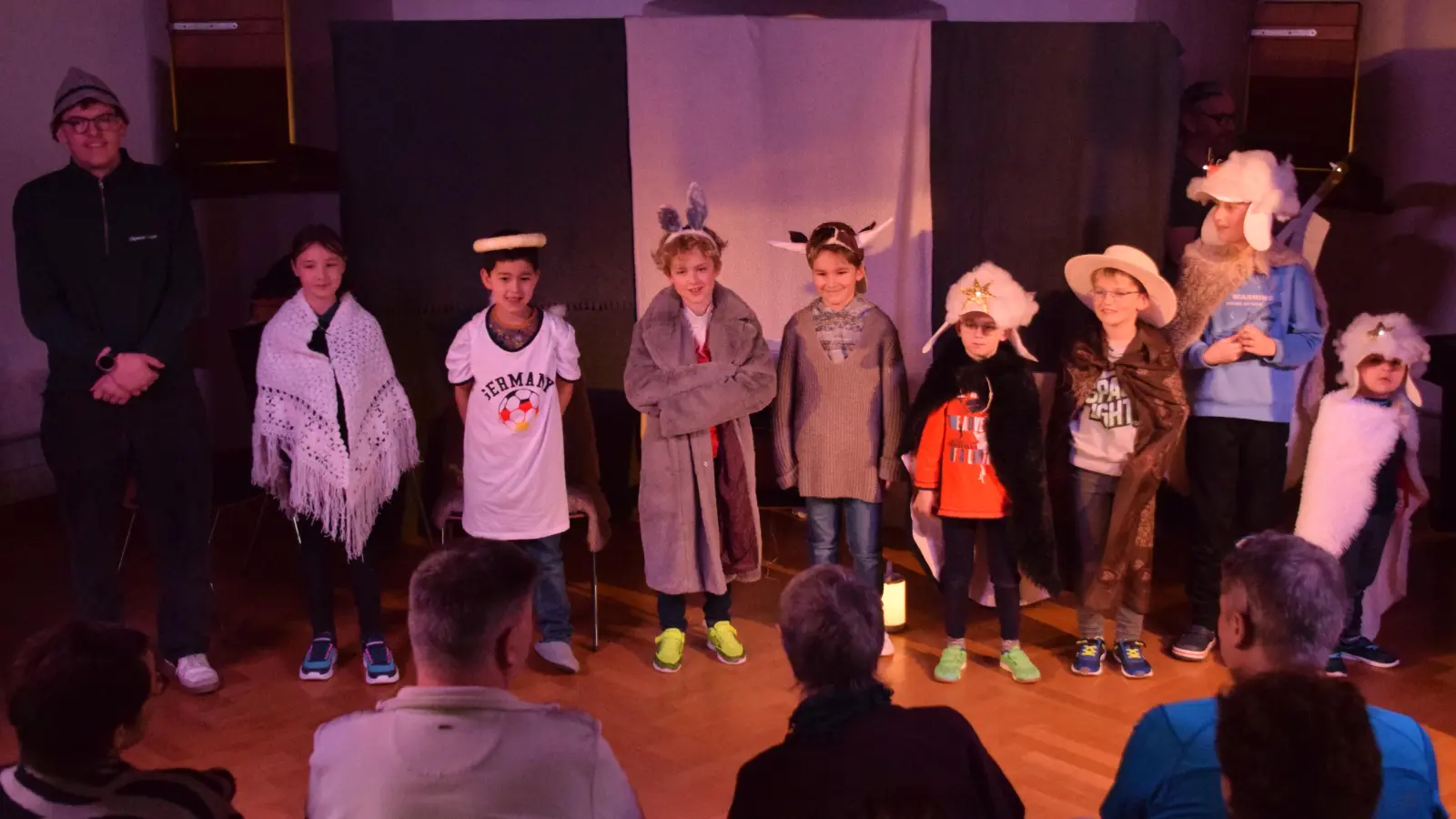 Fleißig studierte der Theaternachwuchs der Freilichtbühne am Buchberg das Winterstück „Im Stall bei Ochs und Esel“ ein. (Bild: Markus Nagler)