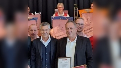 FC Bayern Präsident Herbert Hainer bei der Ehrung an Fritsch Marcus (Bild: Marcus Fritsch)