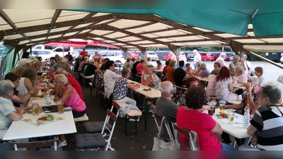 Grillnachmittag der Senioren Waldershof (Bild: Gerhard Weber)