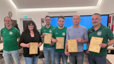Für langjährige Vereinszugehörigkeit wurden geehrt (von links:) Ute Voith, Christoph Forster, Stefan Löhnert, Martin Hauser, Martin Gradwohl. (Bild: Manuel Gleißner)