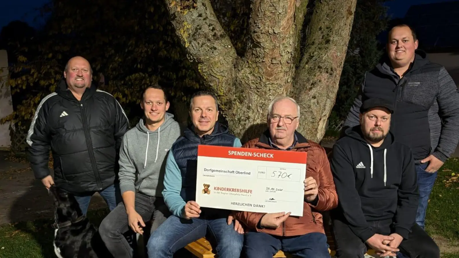 Die Organisatoren des Bankerlfestes bei der Spendenübergabe (Bild: Markus Kindl)