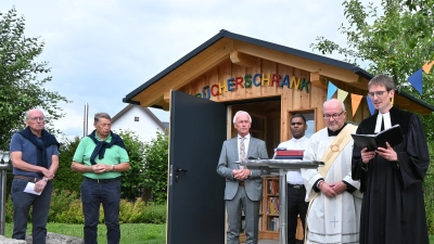 Der begehbare Bücherschrank im Themengarten in Neusorg wurde mit der feierlichen Segnung seiner Bestimmung übergeben.  (Bild: Martin Schmid)