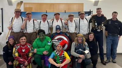 Die Gaudibuam mit ihren Trainerinnen Daniela Tschnikl und Ulrike Schmidt nach ihrem Auftritt (Bild: Katharina Bauer)