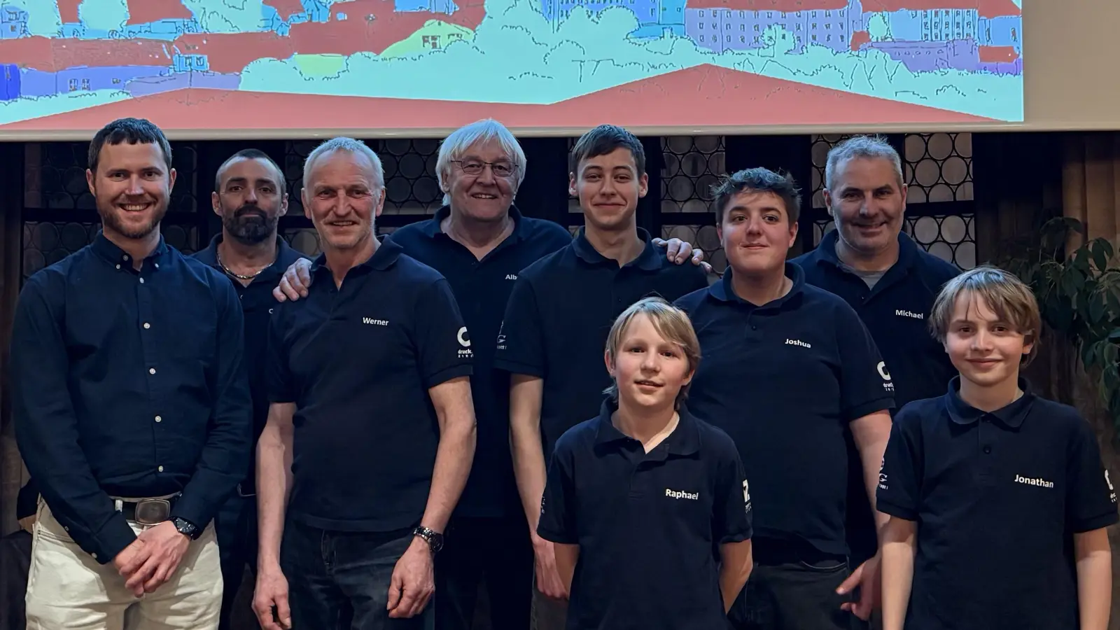 Die geehrten Sportler des ASC inkl. Betreuer-Team: v.l. Sebastian Söhnlein, 1.Sportleiter Christian Meyer, Werner Söhnlein, Albert Greß, Jakob Peter, Joshua Meyer, Michael Schneider; vorne v.l: Raphael und Jonathan Schneider, es fehlt: Jannik Bohmann (Bild: Michael Luber)