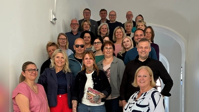 Die Teilnehmerinnen und Teilnehmer der ersten Mitgliederversammlung des Ausbildungsverbunds Pflege Amberg/Amberg-Sulzbach. (Bild: Stefanie Meyer)