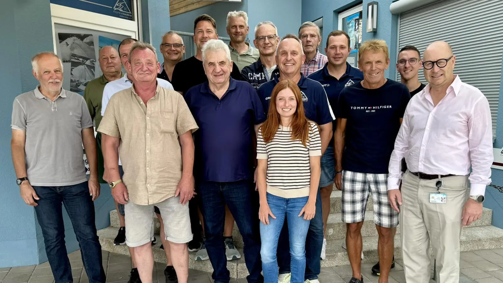 Erster Vorsitzender Thomas Heckmann konnte auch in diesem Jahr wieder zahlreiche Ehrungen für langjährige Mitgliedschaft oder sportliche Erfolge durchführen. (Bild: Christian Lingl)