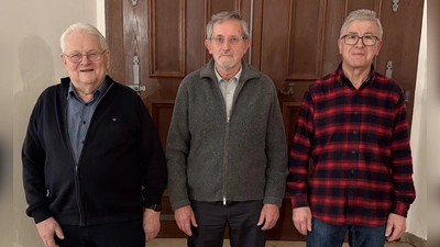 Die geehrten Mitglieder von links nach rechts: Die Herren Werner Scheibl, Rudolf Braun und Otto Weber (Nicht auf dem Bild: Margarethe Strobl).<br> (Bild: Reinhard Heldmann)