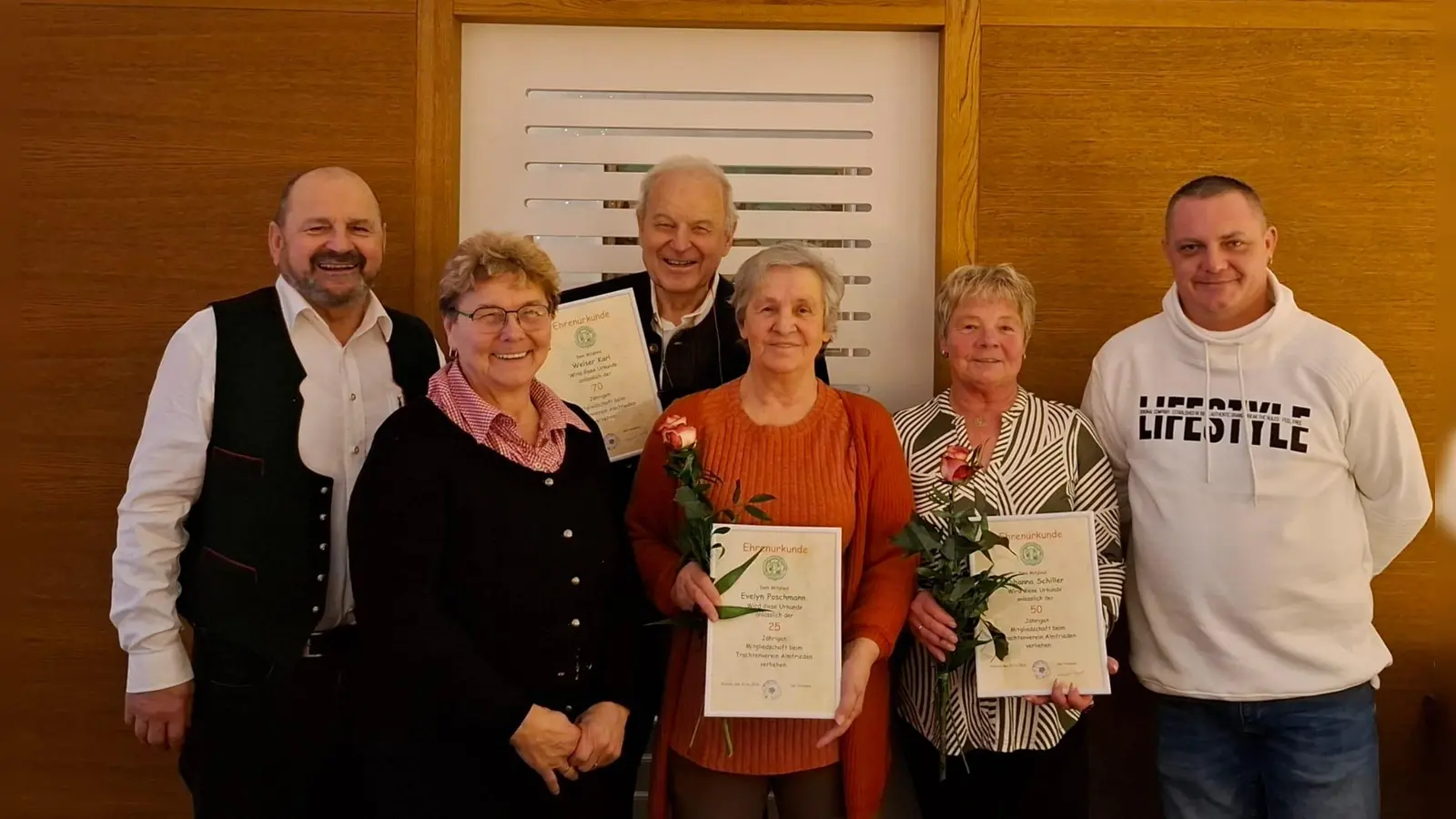 Von links 1. Vorsitzender Ewald Schmiegel, Schriftführerin Erna Ermer, Karl Weiser, Evelyn Poschmann, Kassiererin Johanna Schiller und 2. Vorsitzender Matthias Schiller (Bild: Marco Hanauer)