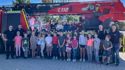 Insgesamt 26 Kinder konnten beim diesjährigen Ferienprogramm hinter die Kulissen der Tirschenreuther Feuerwehr blicken. (Bild: Markus Mayer)