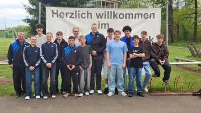 Erfolgreiche Jugendliche der Tischtennisabteilung der DJK Weiden mit Trainer (Bild: Werner Hederer)